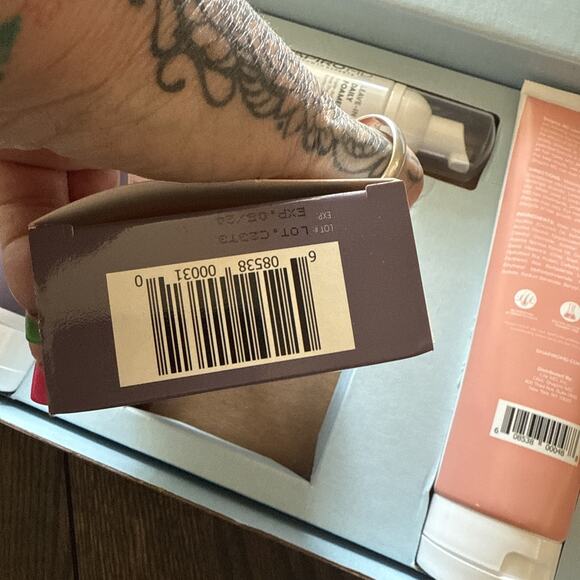 Women's Hair Regrowth Kit: Shampoo, Conditioner, 2% Minoxidil, Leave-In Foam - Picture 9 of 15